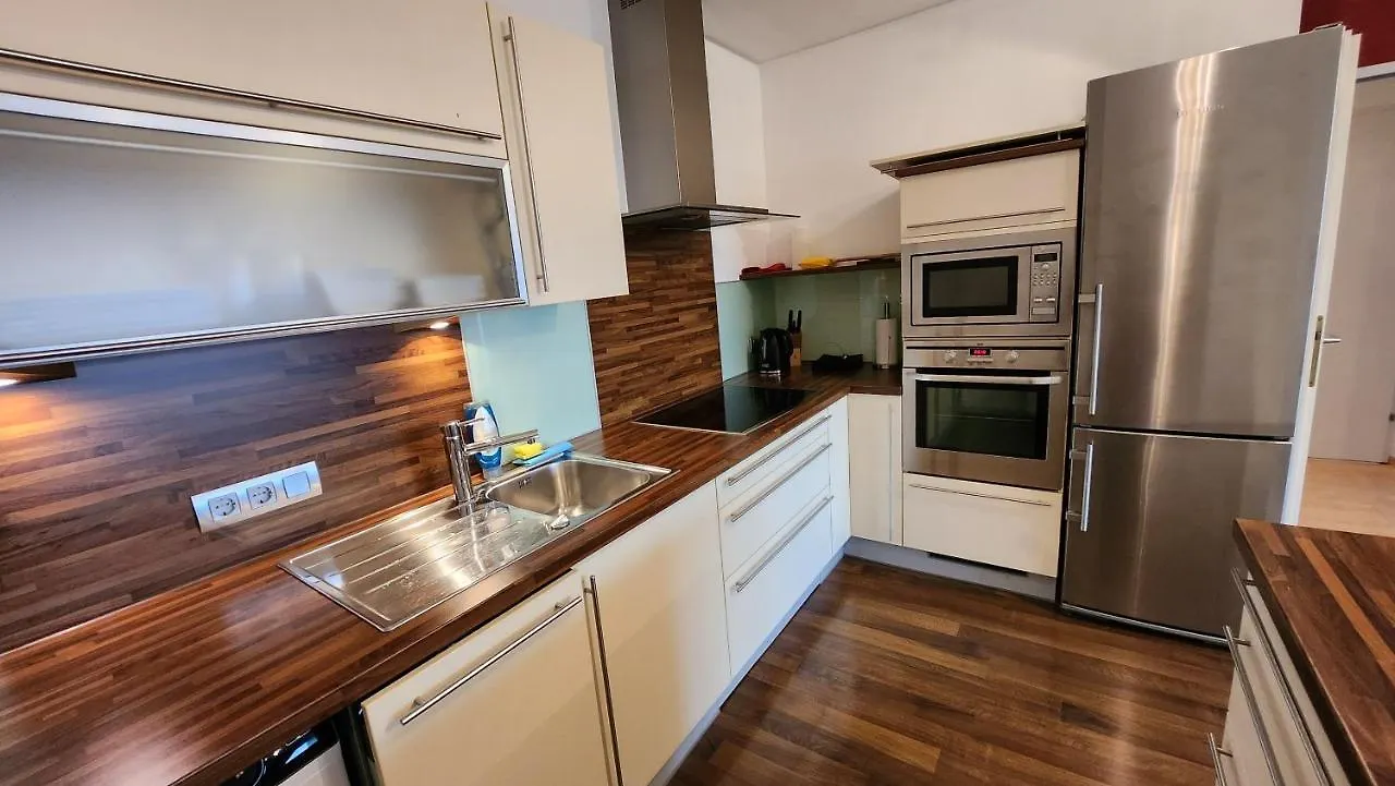 Wonderful Apartment For 4 On The Danube River, Next To Vic & Austria Center Vienna