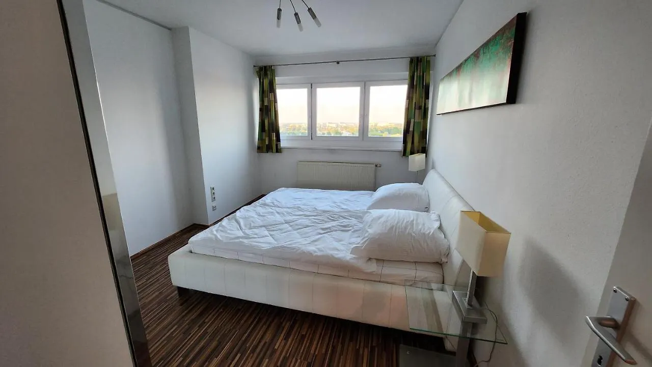 Wonderful Apartment For 4 On The Danube River, Next To Vic & Austria Center Vienna